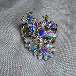 Elegant Crystal Leaf Brooch